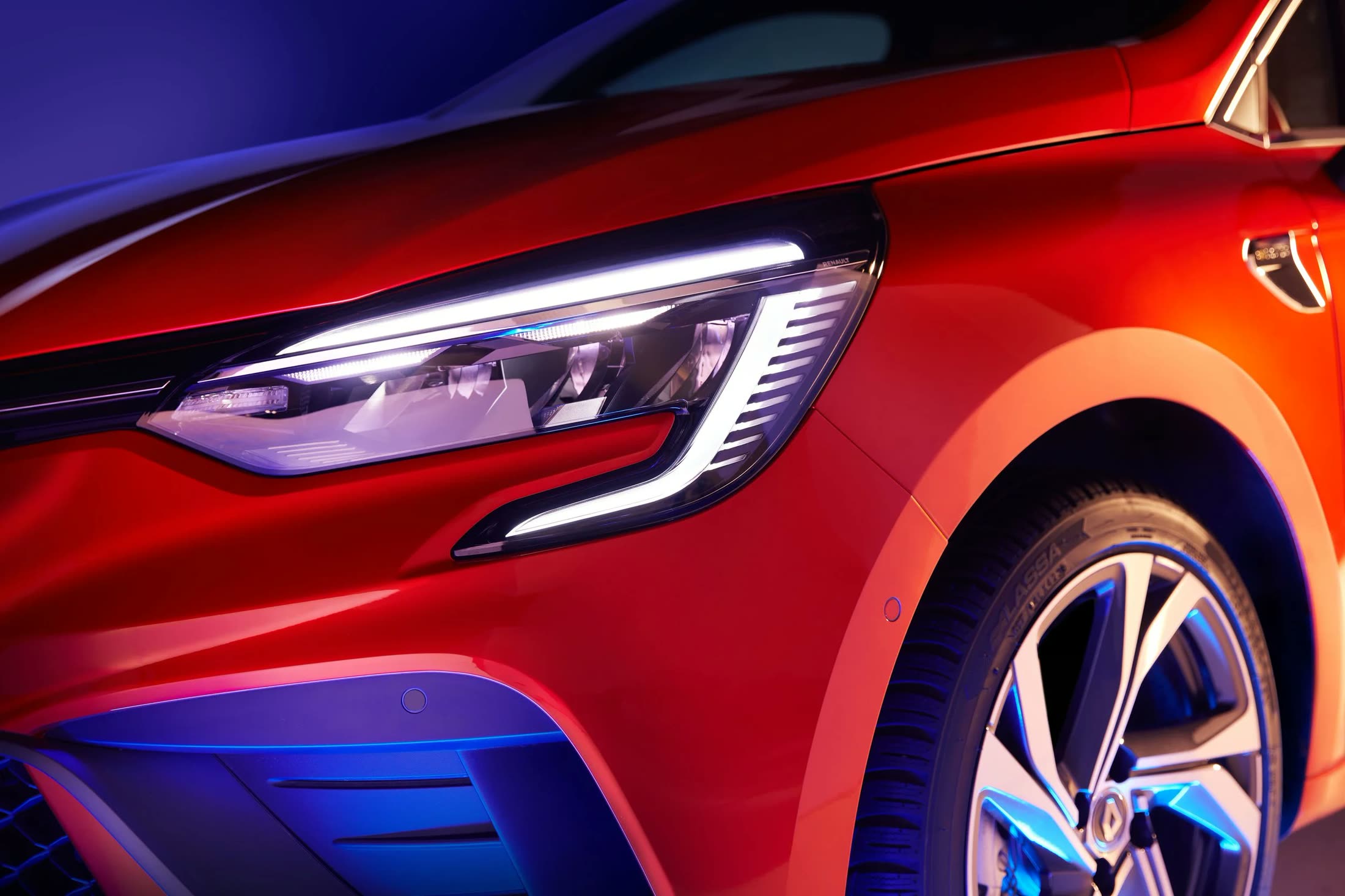 RENAULT — plate 10 of 18, Retouch finishing by Matte-Studio