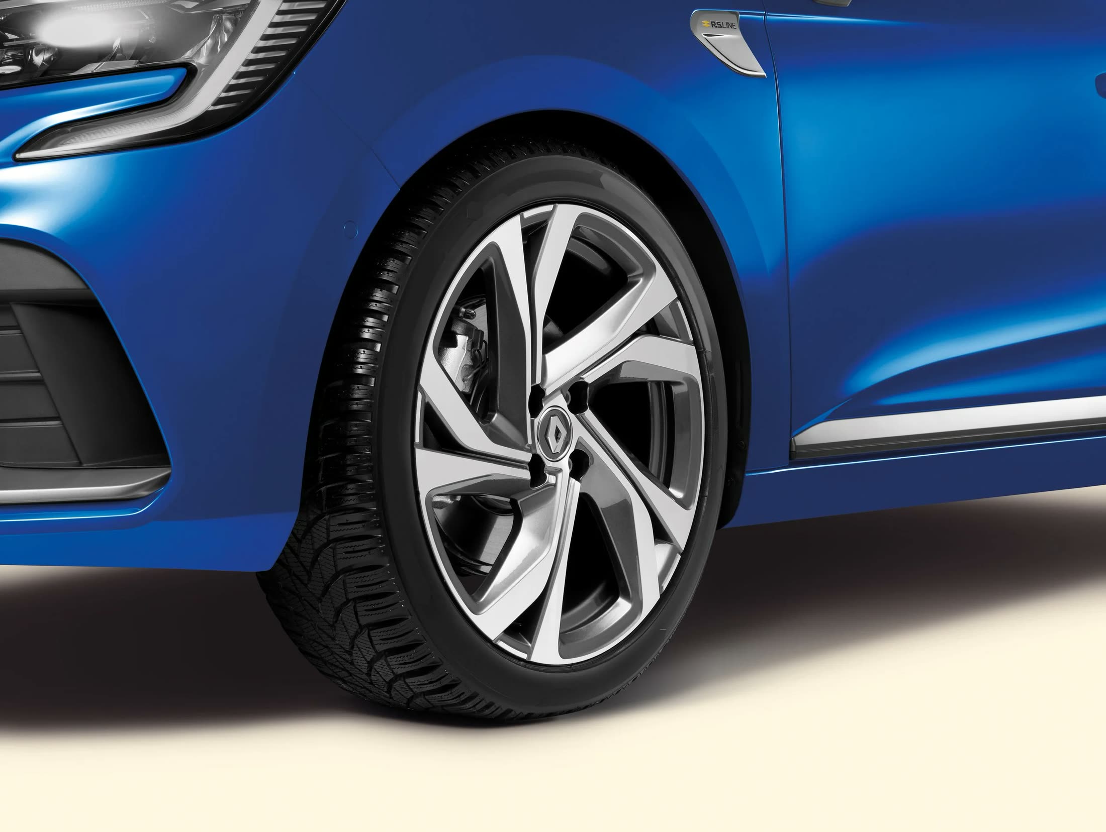 RENAULT — plate 14 of 18, Retouch finishing by Matte-Studio